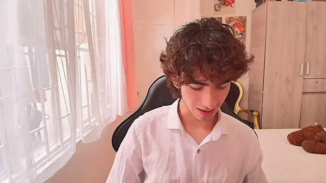 Nude Boy18 online show from October 2025 08:39:02 PM