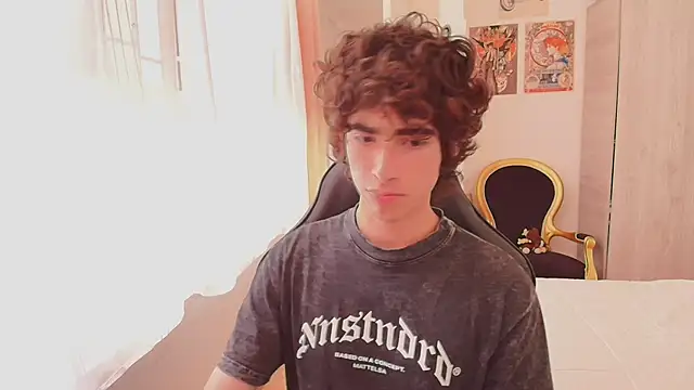 Nude Boy18 online show from October 2025 06:40:01 PM