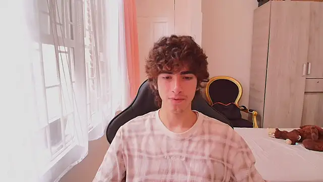 Nude Boy18 online show from October 2025 03:34:01 PM