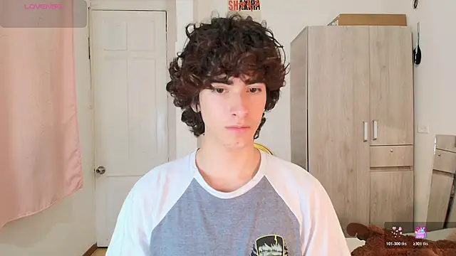 Nude Boy18 online show from November 2025 05:30:02 AM