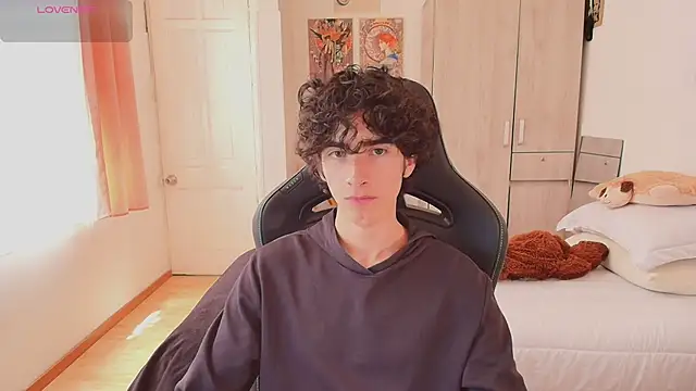 Nude Boy18 online show from May 2026 06:40:02 PM