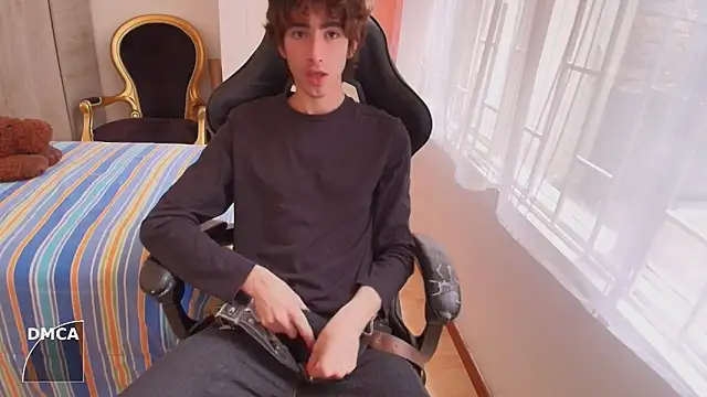 Nude Boy18 online show from October 2025 08:32:02 PM