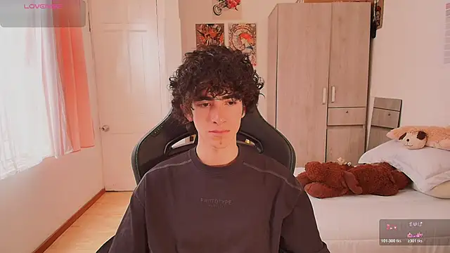 Nude Boy18 online show from May 2026 08:05:01 PM