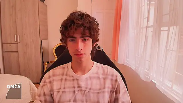 Nude Boy18 online show from September 2025 09:33:02 PM