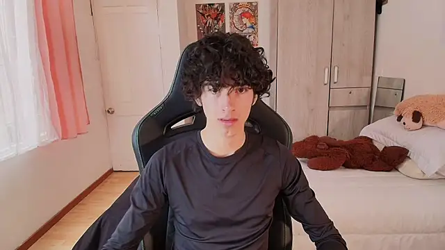 Nude Boy18 online show from May 2026 08:09:01 PM