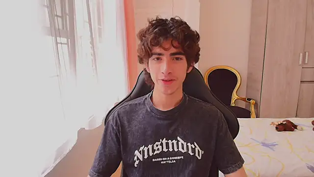 Nude Boy18 online show from October 2025 06:08:01 PM