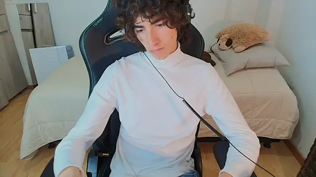 Nude Boy18 online show from February 2026 03:25:01 AM