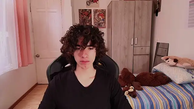 Nude Boy18 online show from March 2026 09:38:02 PM