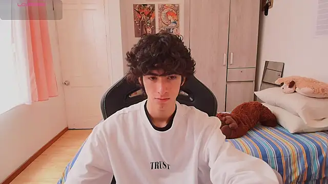 Nude Boy18 online show from April 2026 06:03:01 PM