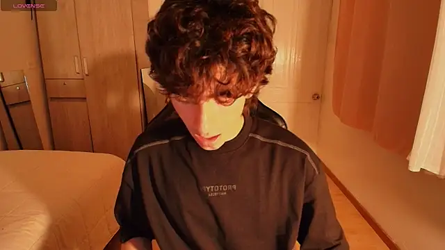 Nude Boy18 online show from September 2025 09:58:01 AM