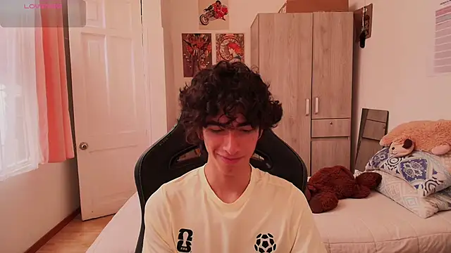 Nude Boy18 online show from April 2026 08:28:01 PM