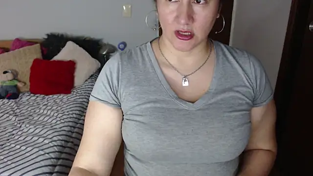 Snapshot of Aisha_manzur chatting on December 2025 08:35:02 PM Aisha manzur online show from December 2025 08:35:02 PM