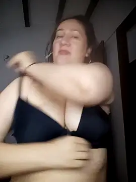 Aisha manzur online show from January 2026 06:00:01 PM