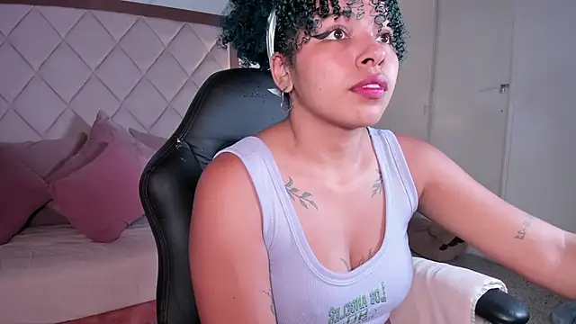 Snapshot of momo_ayasse chatting on November 2025 09:53:01 PM momo ayasse online show from November 2025 09:53:01 PM