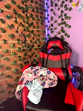 yumi hanna online show from November 2025 09:20:01 PM