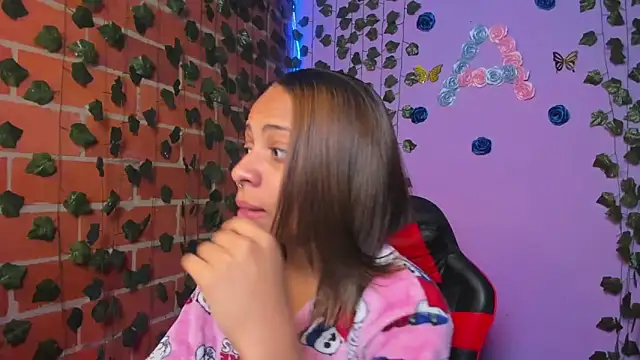 yumi hanna online show from October 2025 04:24:01 AM