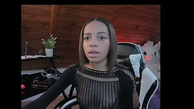 yumi hanna online show from December 2025 09:15:01 PM