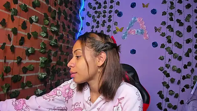 yumi hanna online show from November 2025 12:36:01 AM