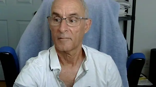 funone1999 online show from October 2025 08:32:02 PM