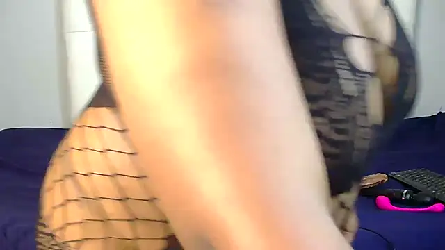Curvy CumBucket online show from September 2025 08:21:02 AM