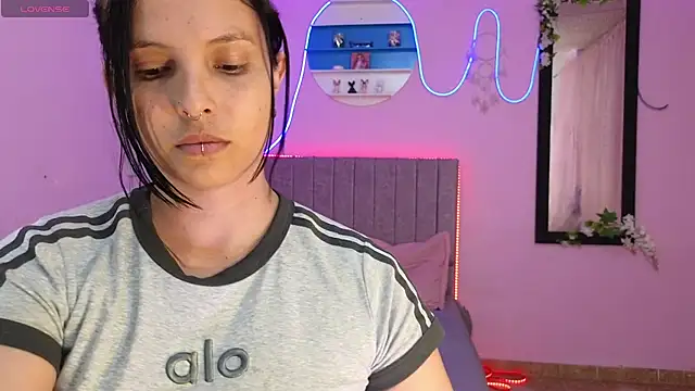 MiSofialeal online show from October 2025 07:03:02 PM