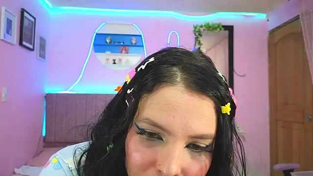 MiSofialeal online show from October 2025 03:47:02 PM