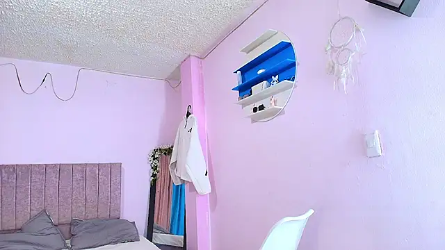 MiSofialeal online show from February 2026 06:51:01 PM