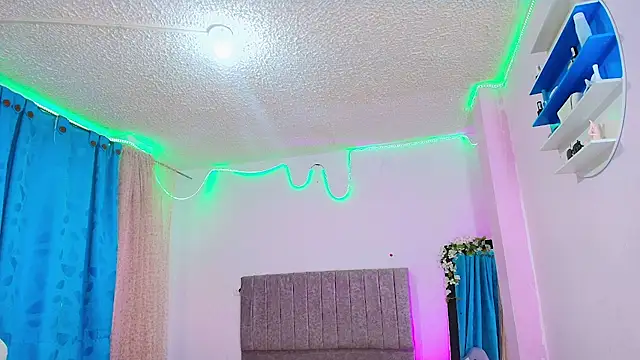 MiSofialeal online show from February 2026 06:27:01 PM