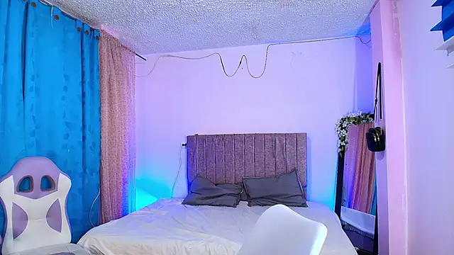 MiSofialeal online show from February 2026 06:48:02 PM