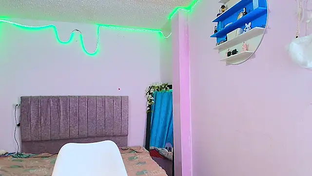 MiSofialeal online show from February 2026 06:30:02 PM