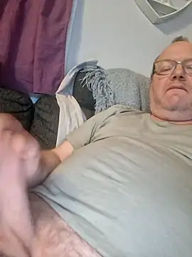 pettson72 online show from April 2026 08:37:01 PM