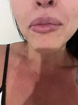 Snapshot of Deusasafada chatting on December 2025 08:02:01 AM Deusasafada online show from December 2025 08:02:01 AM