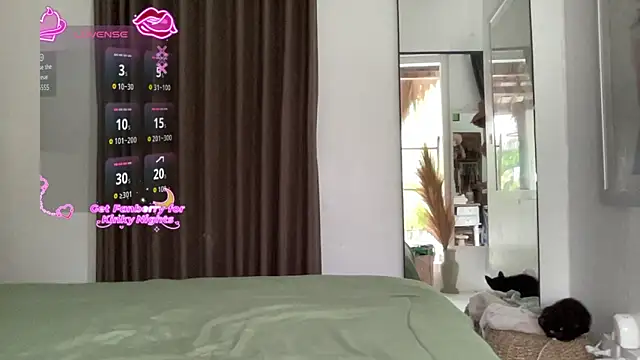 Snapshot of GoddessDove chatting on November 2025 12:00:01 AM GoddessDove online show from November 2025 12:00:01 AM