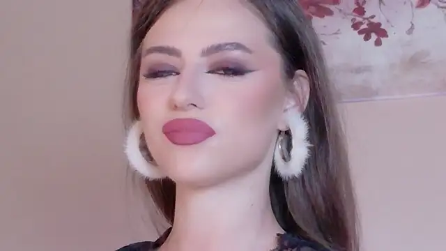 Snapshot of Sienna_Voss chatting on June 2026 07:04:01 PM Sienna Voss online show from June 2026 07:04:01 PM