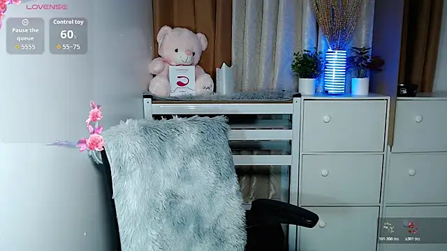 Snapshot of _Jenniyah_ chatting on October 2025 02:32:02 AM Jenniyah online show from October 2025 02:32:02 AM