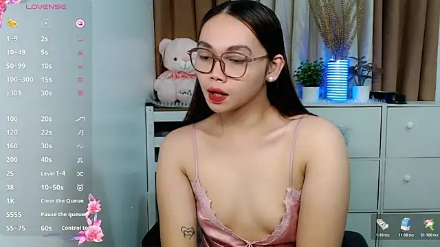 Snapshot of _Jenniyah_ chatting on November 2025 02:16:02 AM Jenniyah online show from November 2025 02:16:02 AM