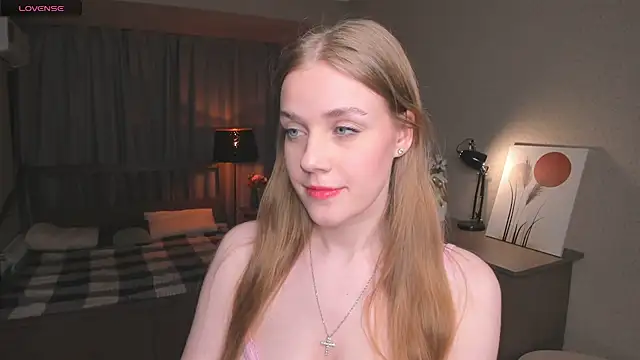 Snapshot of OdellaFrake chatting on September 2025 08:25:01 PM OdellaFrake online show from September 2025 08:25:01 PM