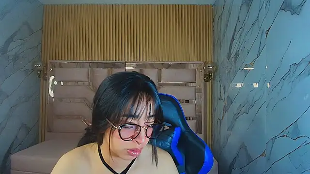 zoe r  online show from November 2025 03:07:01 AM