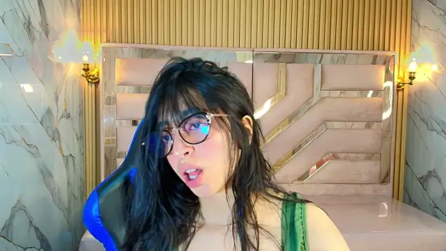 zoe r  online show from October 2025 03:28:01 AM