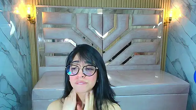 zoe r  online show from October 2025 03:18:01 AM