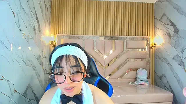 zoe r  online show from November 2025 03:18:01 AM