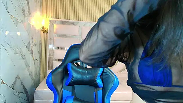 zoe r  online show from October 2025 03:17:02 AM