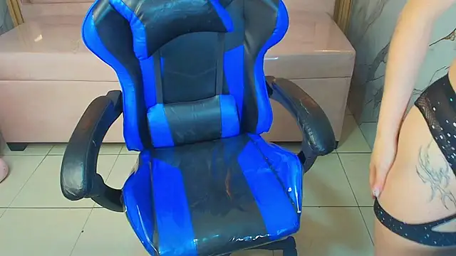 zoe r  online show from November 2025 03:23:02 AM