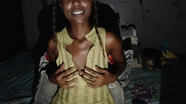 Snapshot of blueyXxX chatting on October 2025 10:24:02 PM blueyXxX online show from October 2025 10:24:02 PM