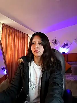 Catti Brie online show from November 2025 12:27:01 PM