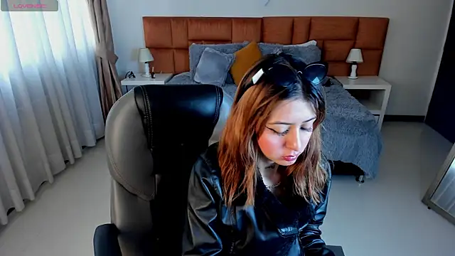 Catti Brie online show from October 2025 11:42:01 AM