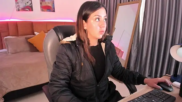Snapshot of Catti_Brie chatting on June 2026 11:32:02 AM Catti Brie online show from June 2026 11:32:02 AM
