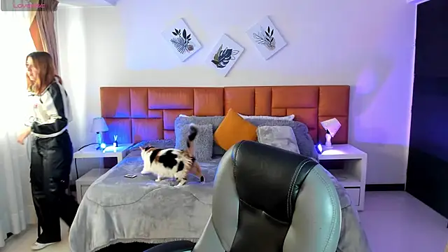 Catti Brie online show from November 2025 11:48:01 AM