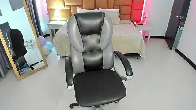 Catti Brie online show from April 2026 11:35:02 AM