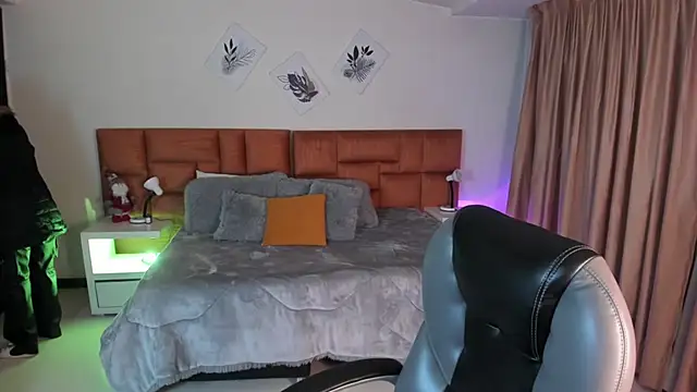 Catti Brie online show from November 2025 11:43:02 AM